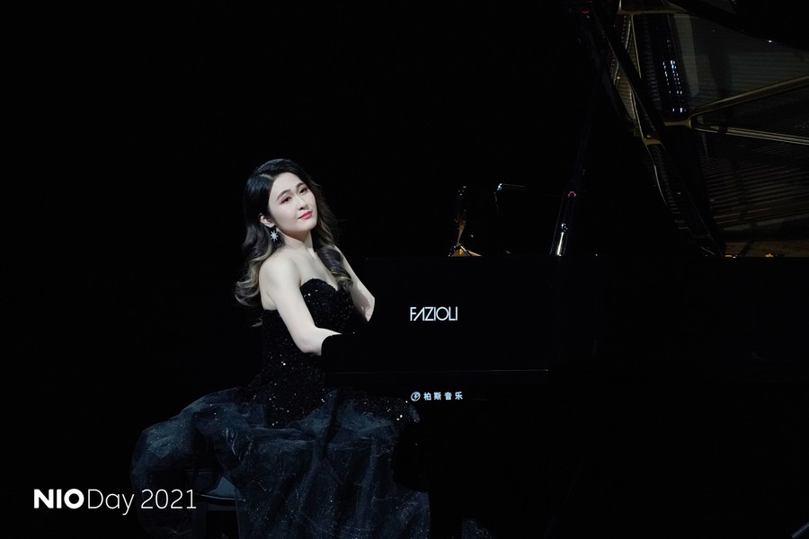 Lishan performs at the Fazioli Grand Piano at the Nio Day 2021